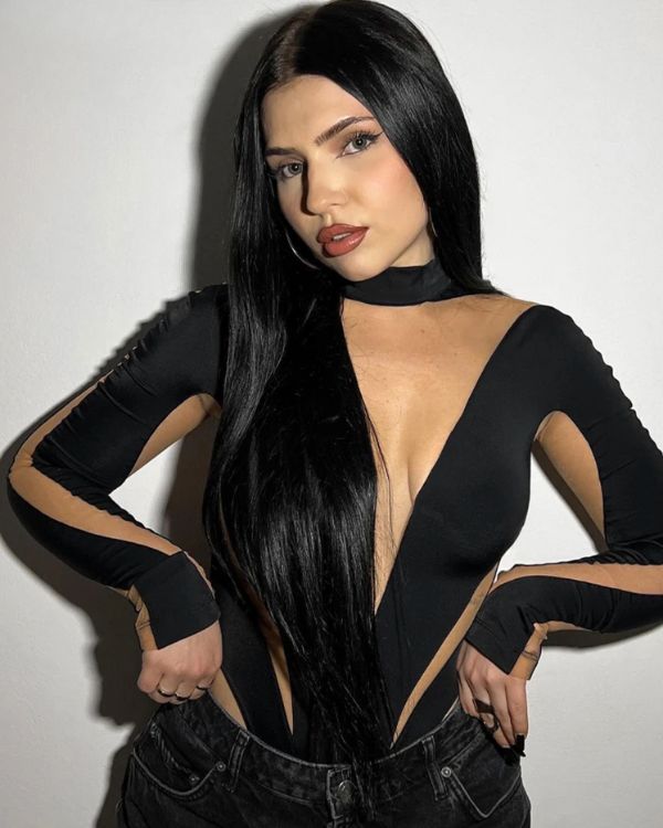 sexy Mesh Bodysuit mit Spitzen Cut-Outs die eine reizvollen Effekt haben 