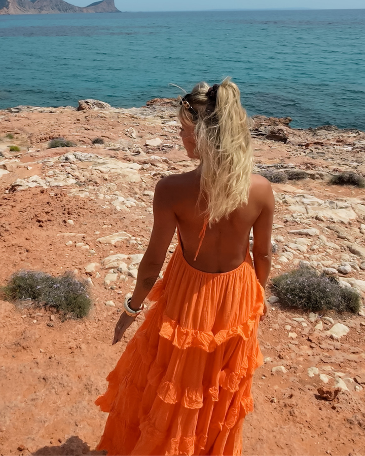 Rückenfreies Damen Kleid mit Volants und Bodenlang 