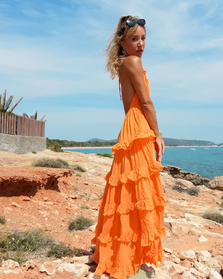 Langes Sommerkleid mit offenem Rücken 