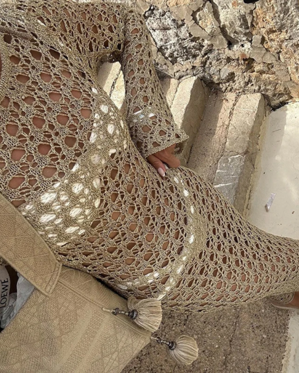 langes Strand- Netzkleid mit langen Ärmeln und in beige-gold 