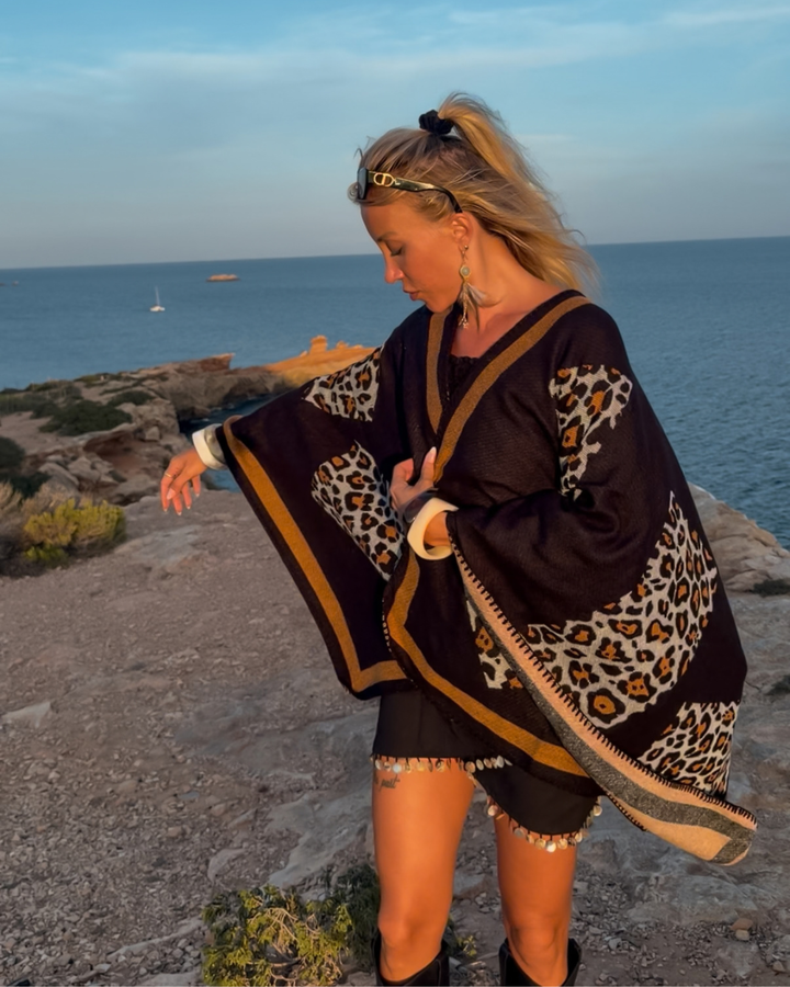 Hochwertiger stylischer Poncho Cape mit Leopard Muster | Herbst Must-Have 