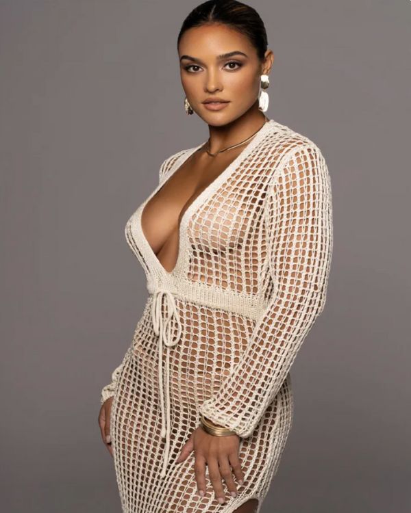 Blickfang: Weisses Maxikleid aus grobem Strick für einen trendigen Look
