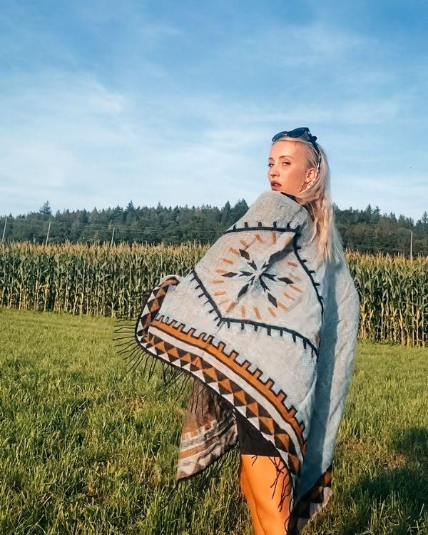 Boho Poncho Cape Hippie Style grau orange mit Ethno Mustern