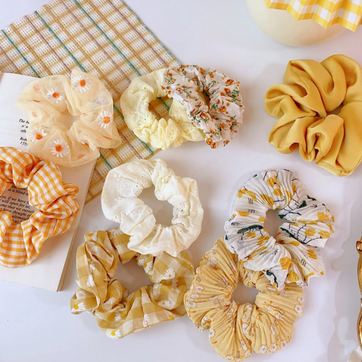 Scrunchies in Sommerfarben mit Blumen Motiven 