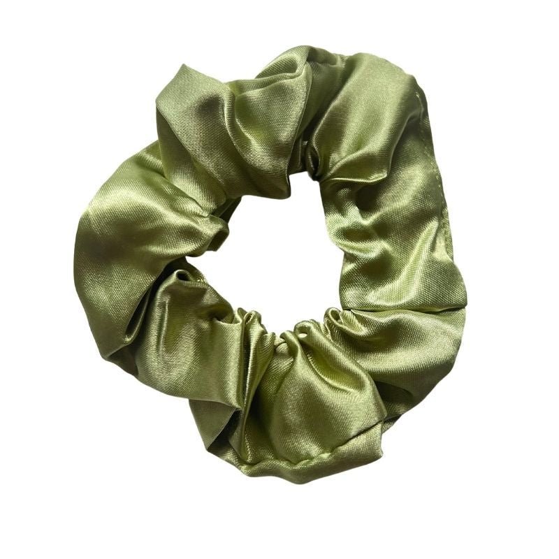Gruenes Satin Seide Scrunchie Haargummi - Satin Scrunchies Haarschmuck in gruen 